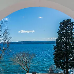 https://erins-bed-and-breakfast.primorje-gorskikotar.com