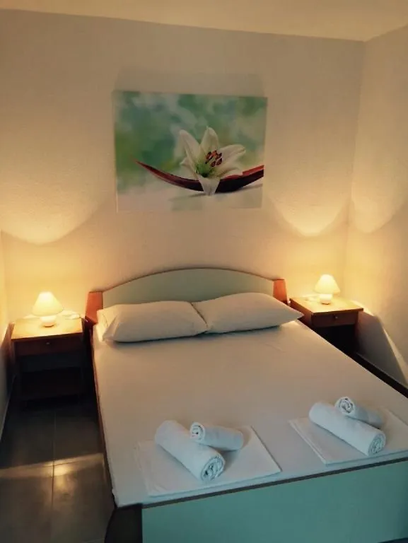 Rooms Florida Tribanj-Kruscica Bed & Breakfast